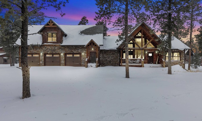Deadwood Casa | Expansive 7 bedroom, 3 car garage, 2 hot tubs, paved roads, wifi & pool access