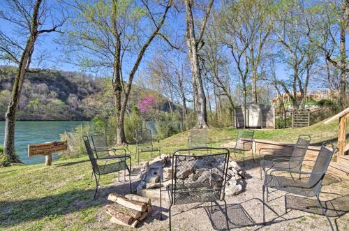 Cotter Casa | Expansive Cotter Cabin on White River with Deck!