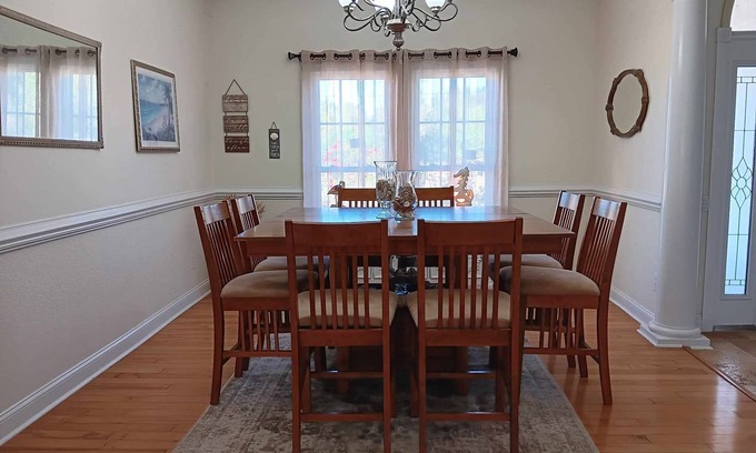 Westgate Casa | Expansive haven nestled in a serene country setting!
