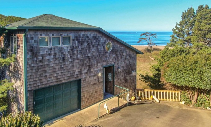 Gleneden Beach Casa | Expansive Ocean Views, Easy Beach Access, Privacy, Hot Tub, Oceanfront!