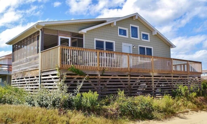 South Nags Head Casa | Expansive ocean views in this home located just steps from the ocean.