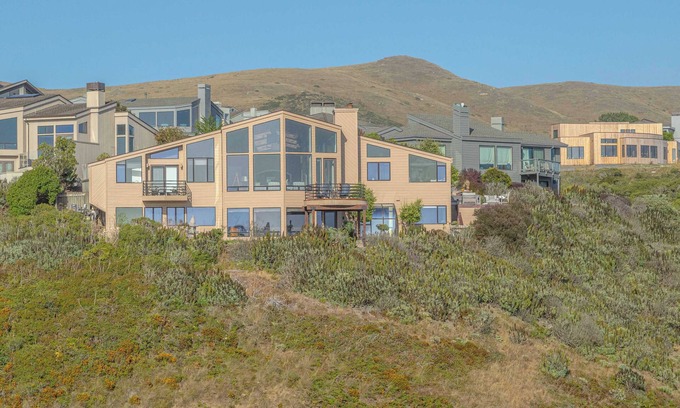 Bodega Bay Casa | Expansive Ocean-View Retreat w/ Home Theatre & Spa