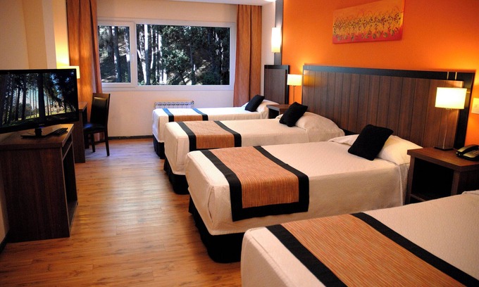 San Carlos de Bariloche Hotel | Experience Bariloche: Room with Stunning Outlook -Near Playa Del Centro