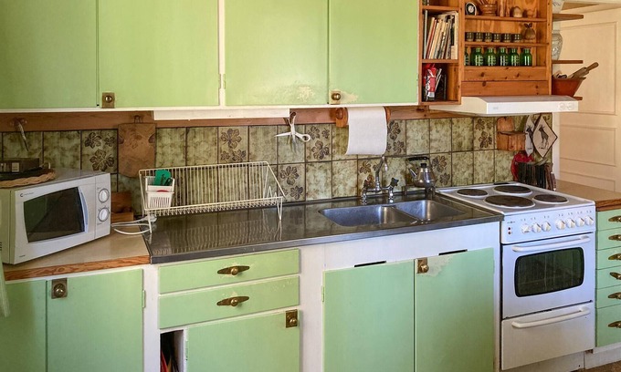 Kristinehamn Casa | Experience a relaxing holiday in this large house with a beautiful garden.