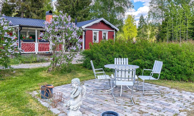 Sala Casa | Experience an idyllic location near the lake Ljömsebosjön