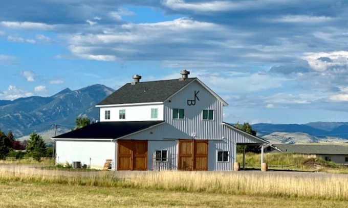 Bozeman Casa | Experience Bozeman living near Montana State University and close to 2 ski hills