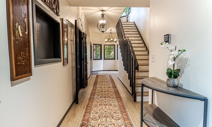 Duvall Casa | Jones Landing: Stunning Home & Cabin on 22 Acres Near Seattle!