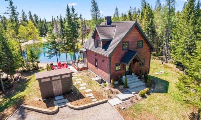 Shannon Chalet De Esquí | Experience family relaxation by the lake