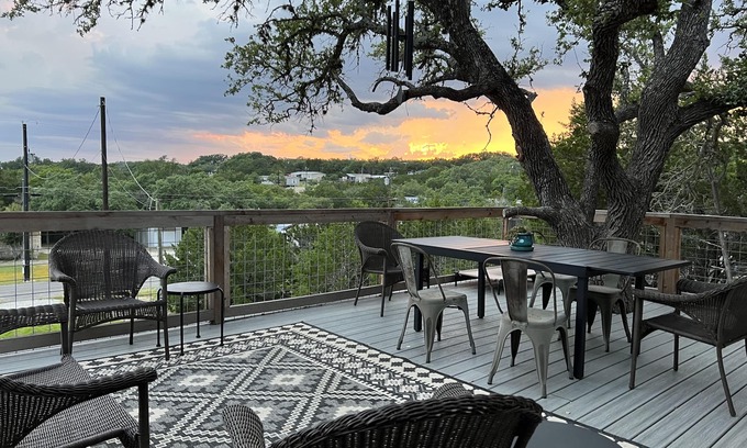 Canyon Lake Cabaña | Experience hill country life & relax! Family & Pet Friendly near Canyon Lake.