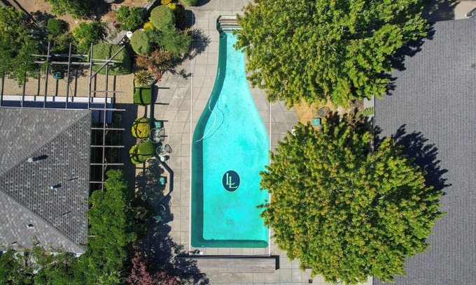 Healdsburg Casa | Experience Limerick Lane Cellars at our Vineyard Farmstay Retreat in Healdsburg