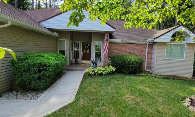 Tellico Village Casa | Experience Loudon charm near Tellico Lake in Tellico Village-private suite.