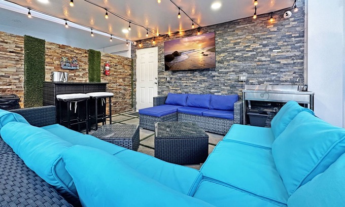 Naranja Apartamento | Experience Luna Sky! 65" TV Bar BBQ go FL Keys