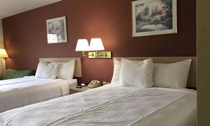 Cabot Complejo | Experience Maximum Comfort! Pool, FREE Parking & Breakfast!