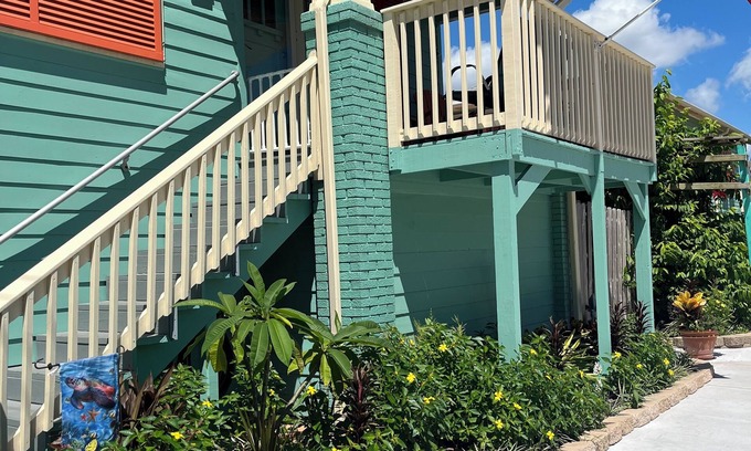 Galveston Casa | Beach Cottage, cerca del malecón y de muchos restaurantes. Perro amable