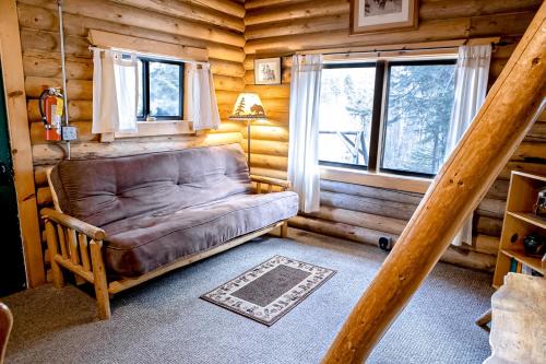 Bigfork Hotel | Experience Montana Cabins - Cowboy #5