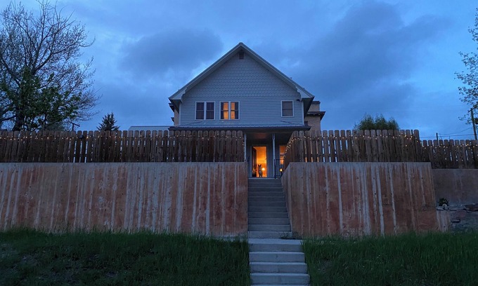 Philipsburg Casa | Experience Philipsburg in a beautiful 4-bedroom home right in the heart of town!