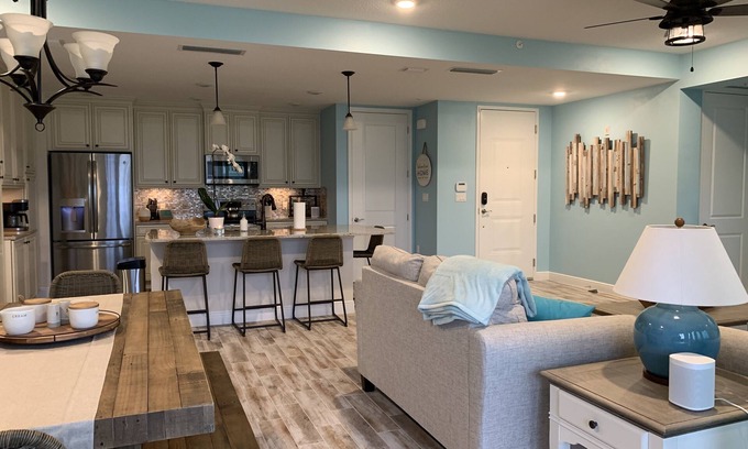 Whitney Beach Condominio | Experience "Seven Winds" at Margaritaville Resort!