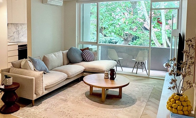 South Yarra Apartamento | Experience stylish living in this chic one bedroom apartment. Perfect location
