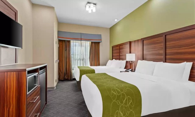 Roswell Casa | Experience The Best of Roswell - Spacious 2-Rooms w/ Indoor Pool Near UFO Museum