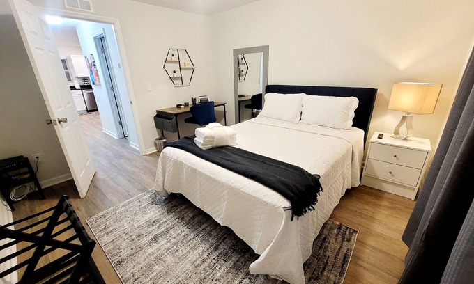 Hanahan Apartamento | Experience the Difference Best Cozy Studio in Town! Parking/Washer/Dryer onsite.