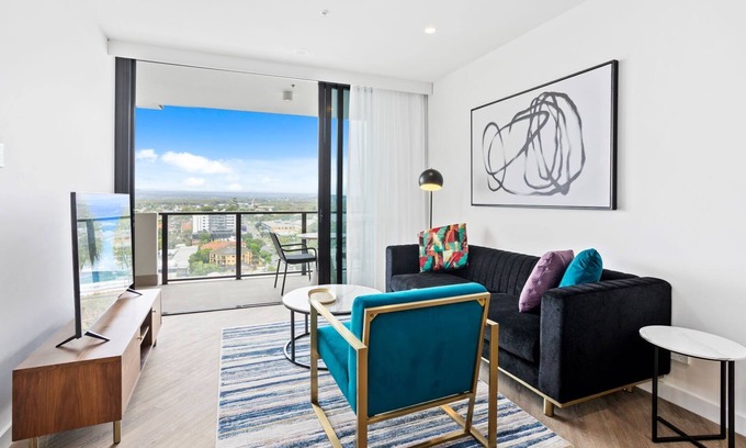 Southport Apartamento | Experience the epitome of luxury at this stunning one-bedroom apartment!