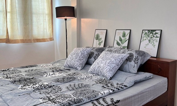 Talat Nuea Casa | Experience the Essence of Friendship: in the Heart of the Old Town