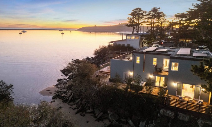 El Granada Casa | Experience the Pinnacle of Coastal Living at Harbour House