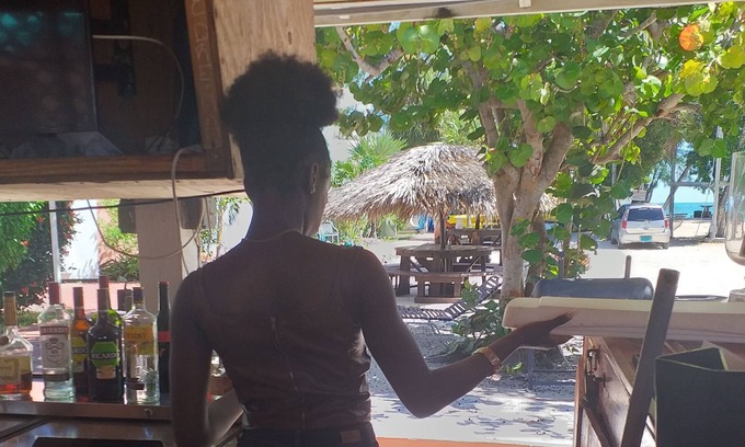 Coral Harbour Apartamento | Experience the Real Bahamas, 10 mins from the Airport, On the Beach