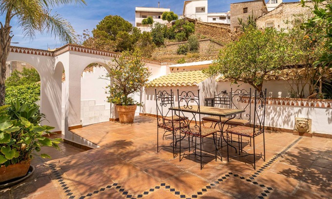Albunol Casa | Experience the rustic charm of this wonderful holiday home in southern Spain.