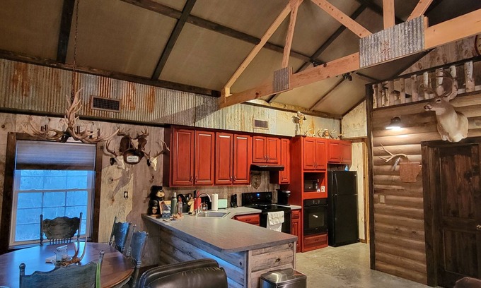 Rover Cabina | Experience the Solar Eclipse path of Totality in this cabin getaway!