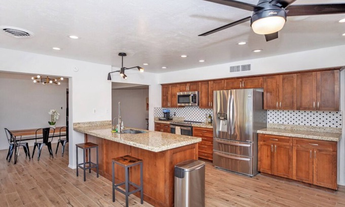 Yuma Casa | "Experience Ultimate Fun at our home! Pool, ping pong, Outdoor Grill, and More!