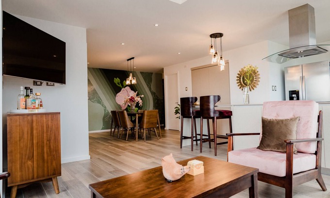 Zona 9 Apartamento | Experience Unparalleled Luxury in Zona 10 Premier Condo. Zona Viva!