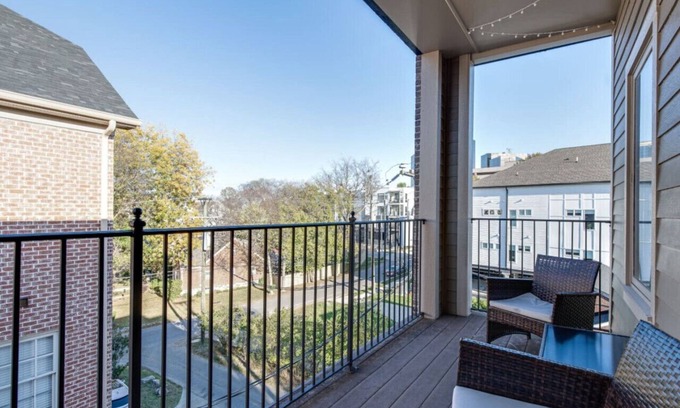 West End Condominio | Experience West End - Minutes to Broadway & Restaurants Newly Updated Corner Condo