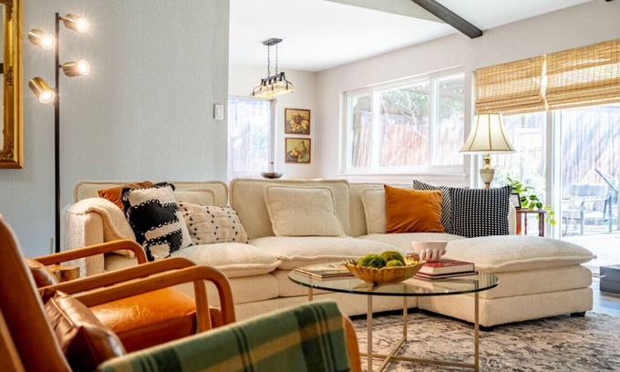 Southwest Carrollton Apartamento | Expertly Crafted Home w/ Pool, Gameroom, Mini Bar