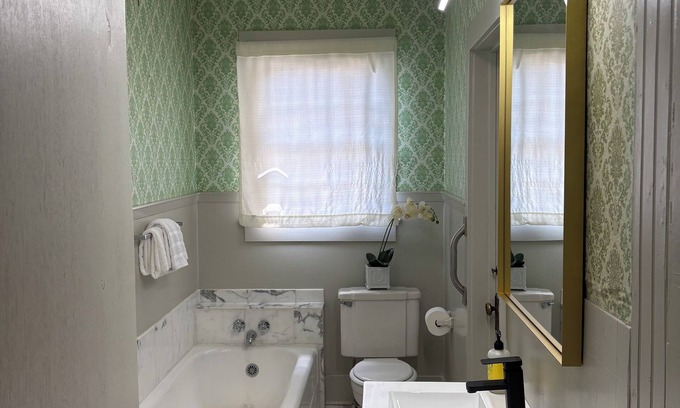 Mid City South Casa | Explore BR in newly renovated house-Walk to Perkins Overpass Dining, Bars &Parks