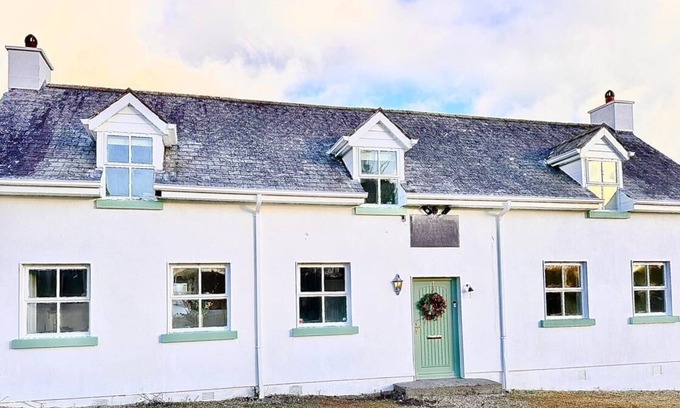 Kilgreaney Casa | Explore Ireland from Our Restored 1933 Schoolhouse – 3-Bedroom Irish Retreat