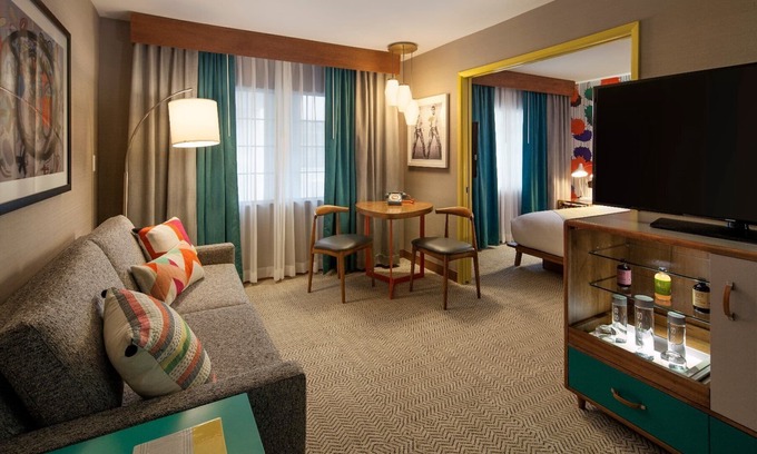 Venice Hotel | Explore More of Venice! Pool w/ Jacuzzi, Close to Venice Beach Boardwalk!