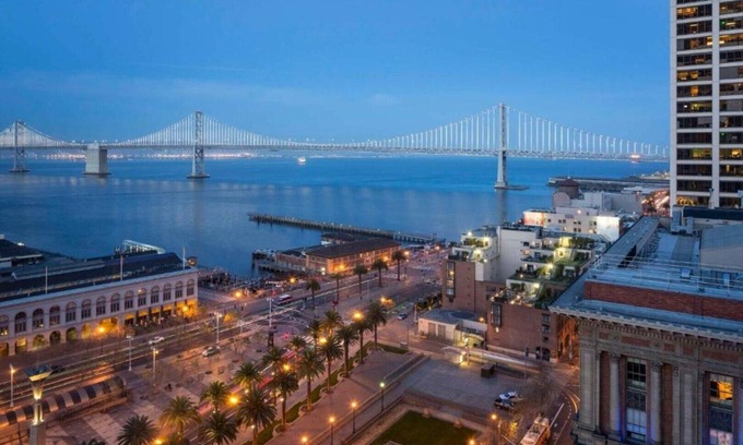 Financial District Casa | Explore San Francisco's Financial District From Our Room !
