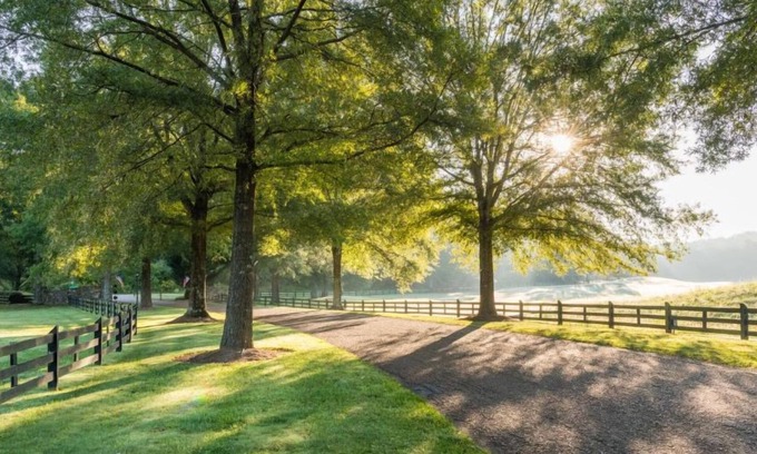 Mount Berry Hotel | Explore Scenic Outdoors in 2 Cozy Cottages w/ Pool, Spa & Golf access