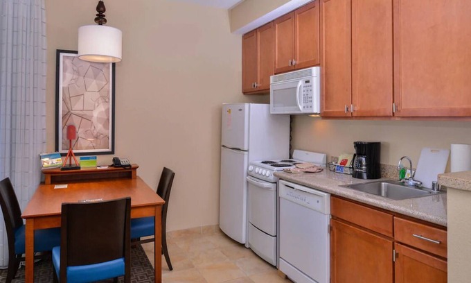 Thousand Oaks Casa | Explore the beautiful Conejo Valley Botanic Garden! Outdoor Pool, Pets Allowed!