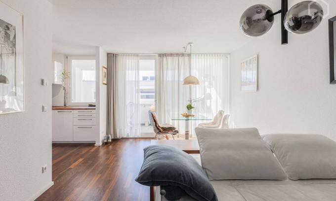 Boeblingen Apartamento | 2 BR Apartamento de Lujo "Rolf Benz" I Netflix I Balcón I Home Office I Centro