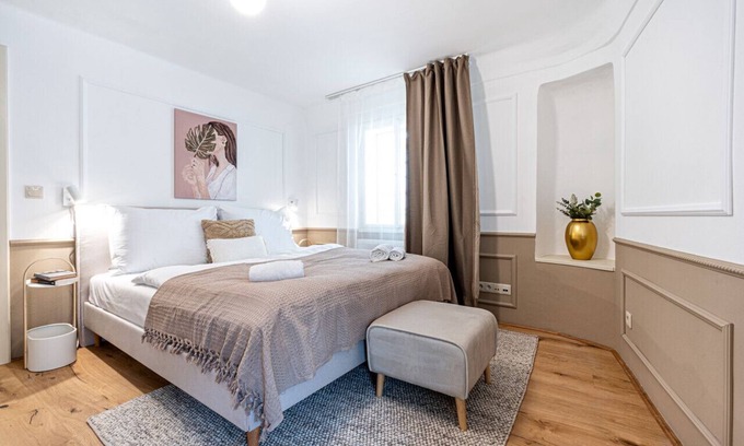 Mala Strana Apartamento | Exquisite 2 bedroom apartment at Lesser Town