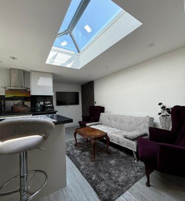 Lacey Green Casa | Exquisite 2 Bedroom Fully Furnished Annex