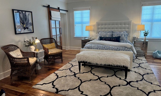 Newhall Casa | Exquisite 3 -Bedroom Home with pool in Tranquil Neighborhood of Newhall SCV