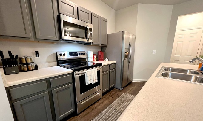 Riverdale Casa | Exquisite 3-Bedroom Home in Desirable Atlanta Neighborhood