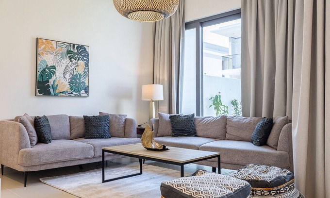 Dubai Chalet De Esquí | Exquisite 3-Bedroom Villa in Tilal Al Ghaf with Private Garden and Modern Amenities I B329