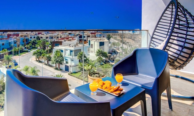 Agadir Bay Apartamento | Exquisite Agadir BeachFront Getaway - Amazing View, Pool, Private Parking