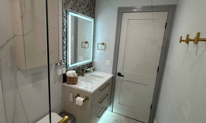 Dunning Apartamento | Exquisite Chicago Modern Rooftop, Sleeps 9