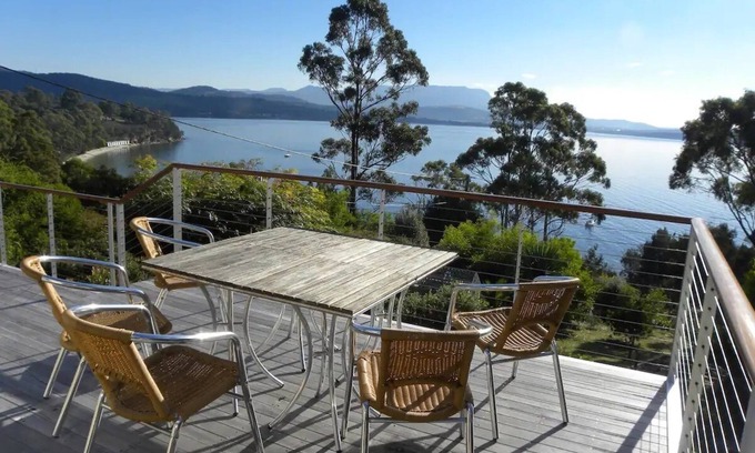 Coningham Casa | Exquisite Coastal Retreat: Waterfront Coningham Oasis near Bruny & Hobart