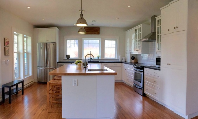 Chester Casa | DISEÑADOR EXQUISITO CHESTER VILLAGE CLASSIC! 5Bdm 2Bath